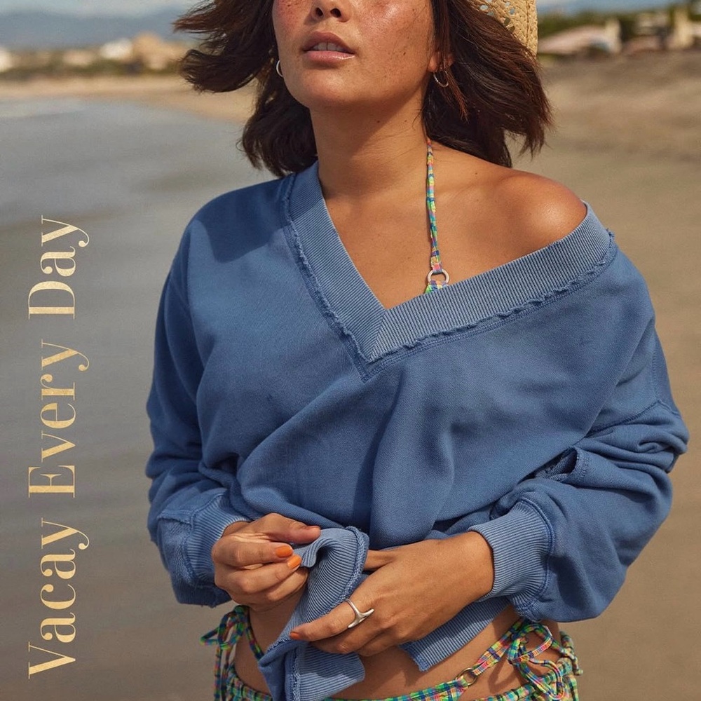 Aerie Vacay Every Day Blue Crewneck